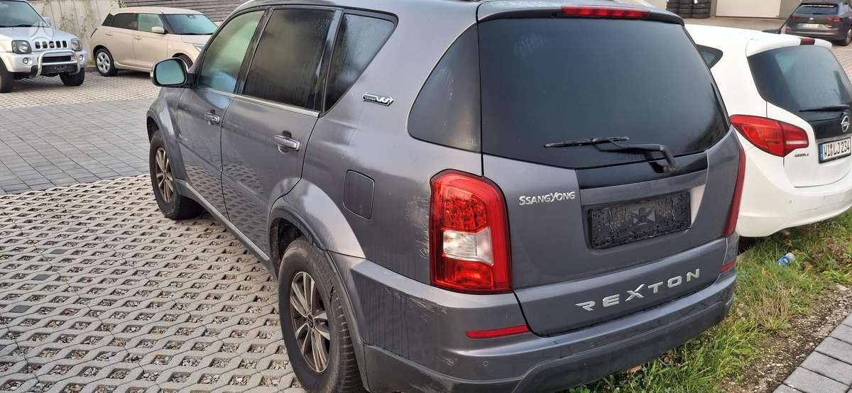 SsangYong Rexton 2015 — interior