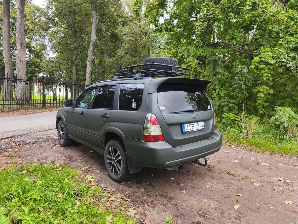 Subaru Forester 2006 — вигляд ззаду