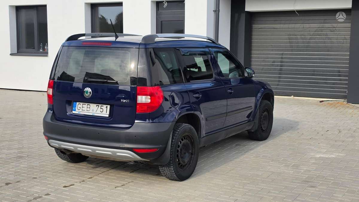 Skoda Yeti 2011 — rear view