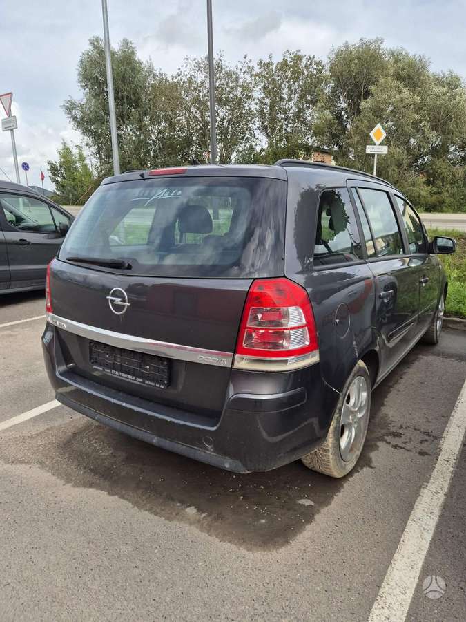 Opel Zafira 2012 — салон