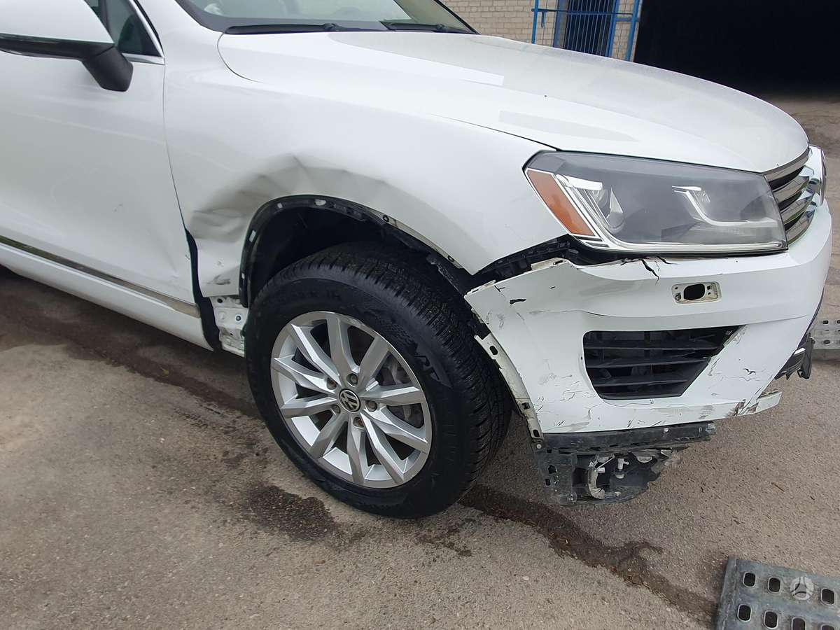 Volkswagen Touareg 2015 — photo 10