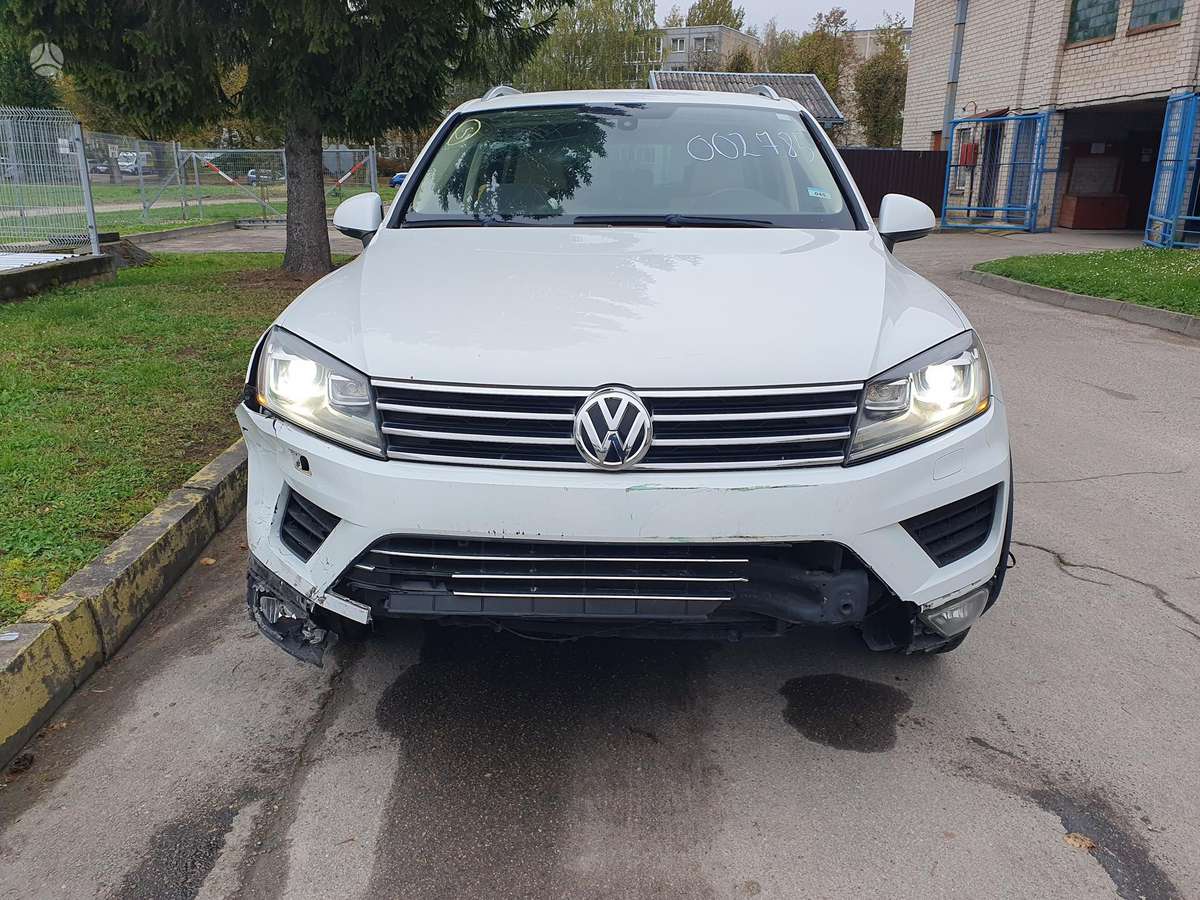 Volkswagen Touareg 2015 — photo 11