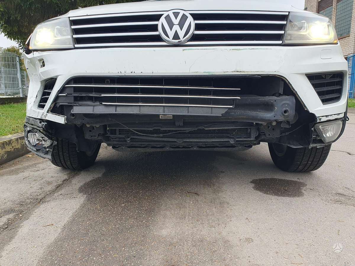 Volkswagen Touareg 2015 — photo 12