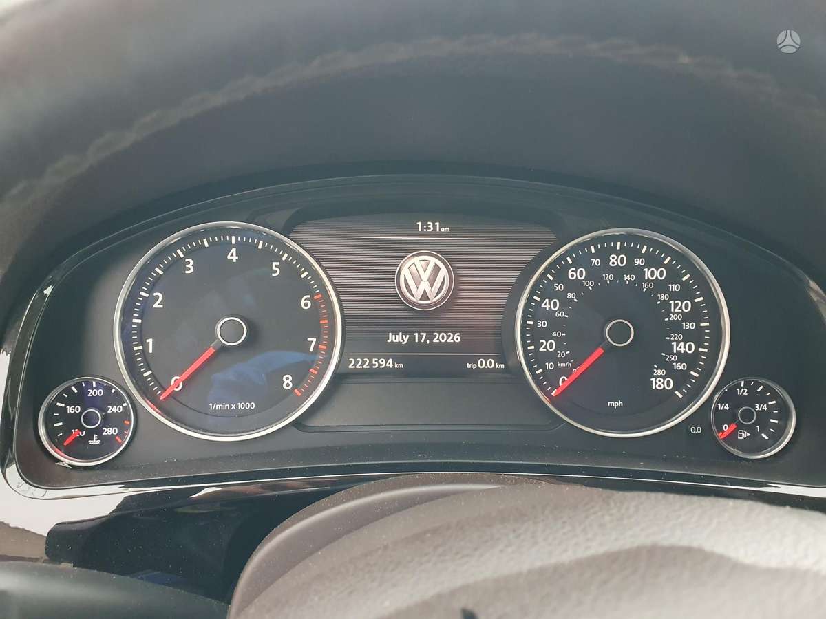 Volkswagen Touareg 2015 — photo 13