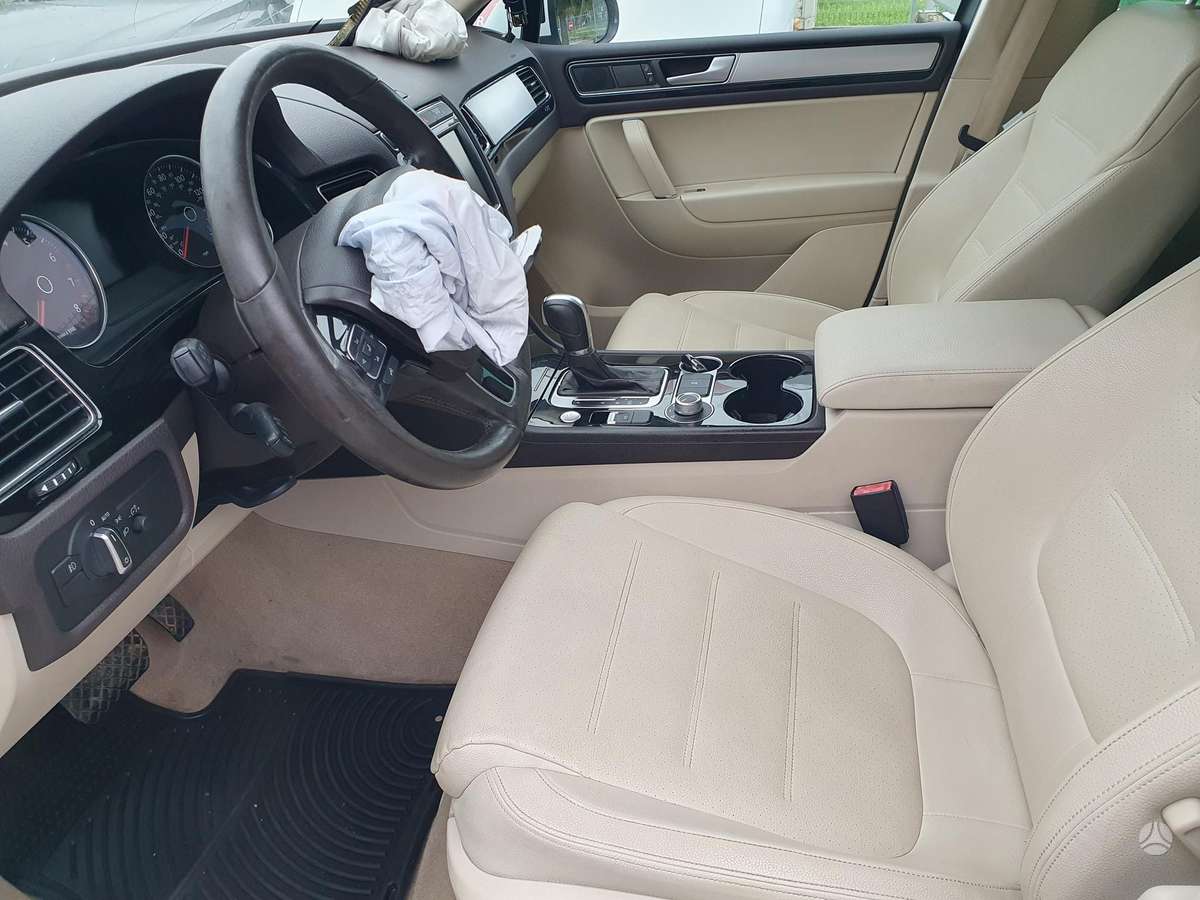 Volkswagen Touareg 2015 — photo 15