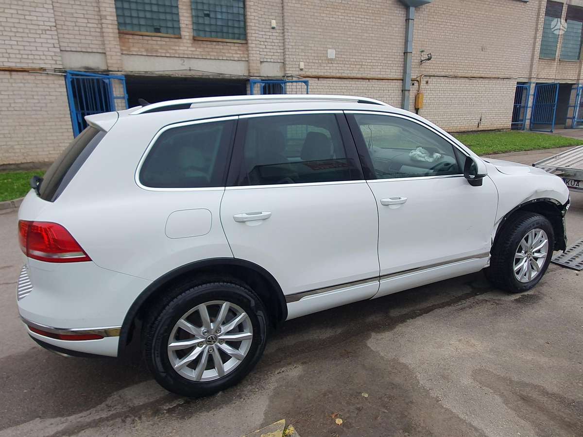 Volkswagen Touareg 2015 — photo 8