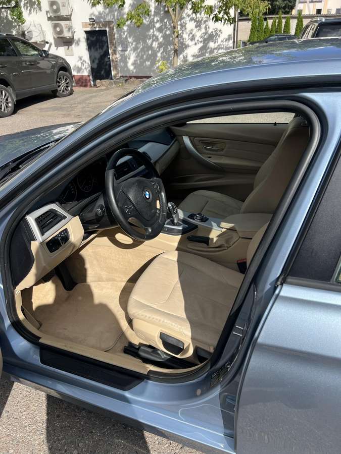 BMW 320 2013 — photo 10