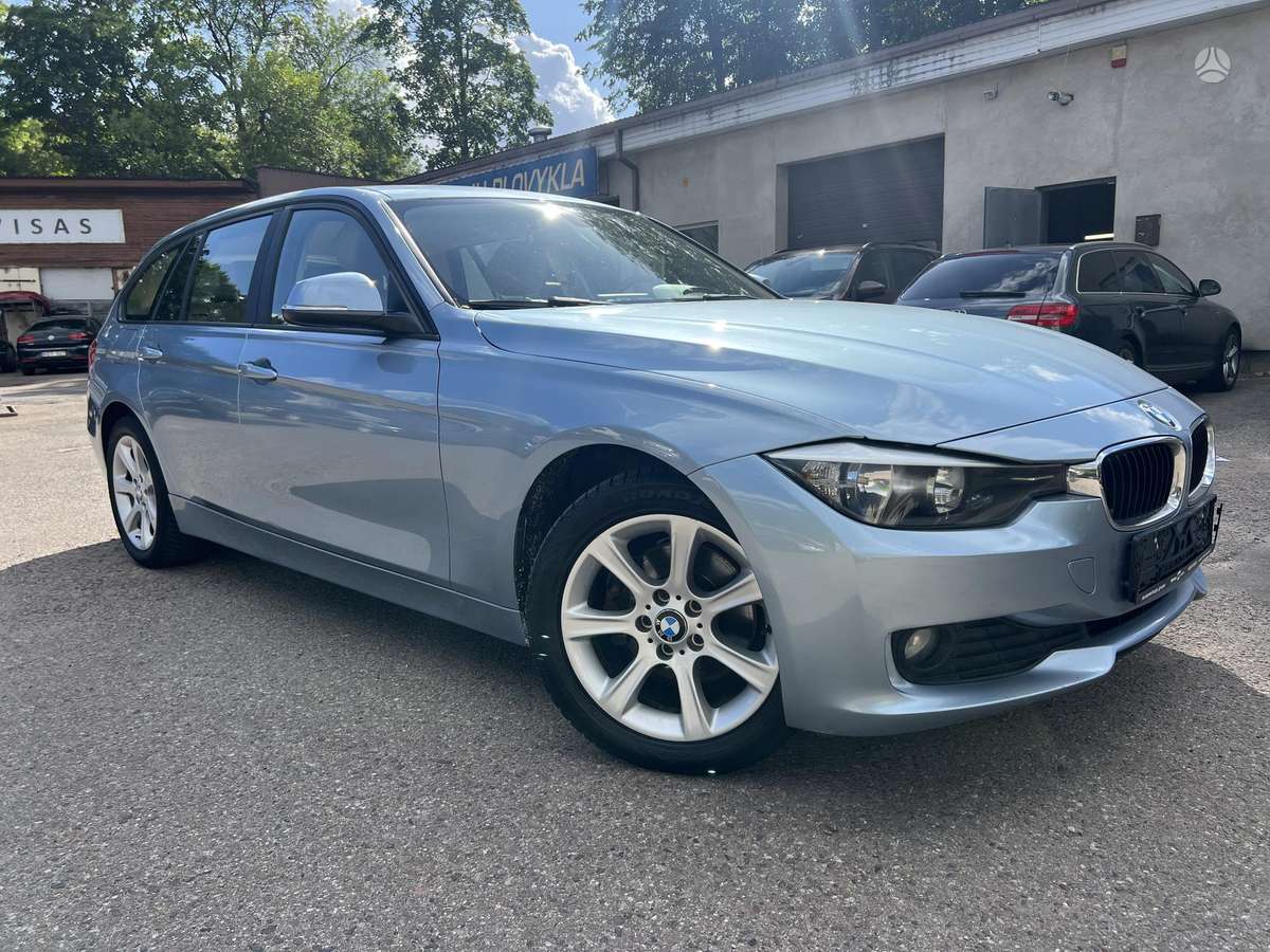 BMW 320 2013 — interior