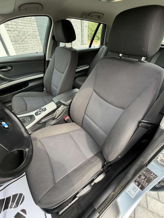 BMW 320 2010 — photo 10