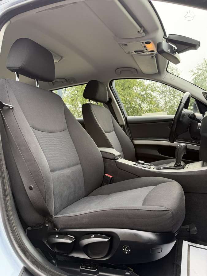BMW 320 2010 — photo 11