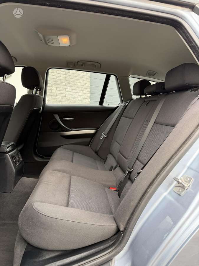 BMW 320 2010 — photo 13