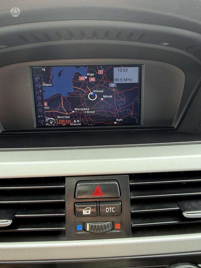 BMW 320 2010 — photo 14