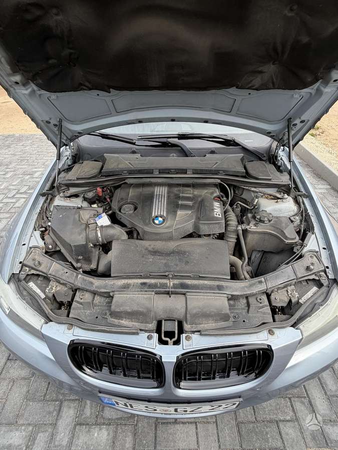BMW 320 2010 — photo 26