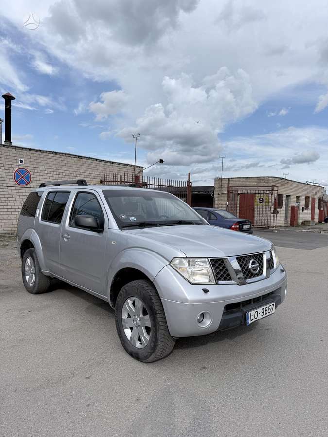 Nissan Pathfinder 2007 — interior