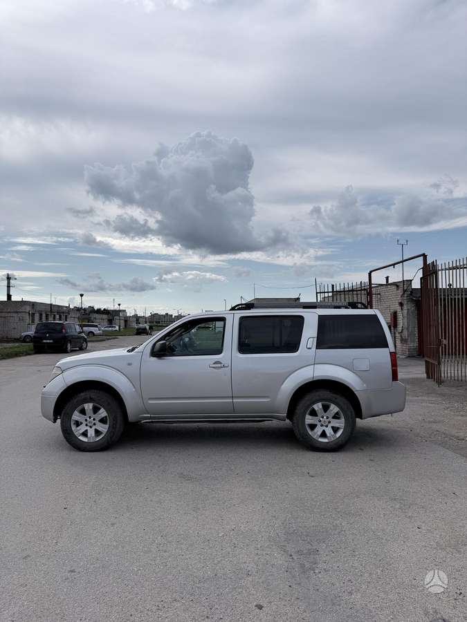 Nissan Pathfinder 2007 — engine 2488 cm³, 174 HP (128kW)
