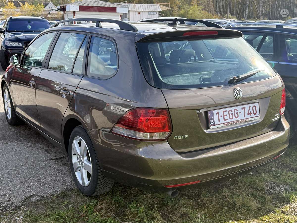 Volkswagen Golf 2013 — салон