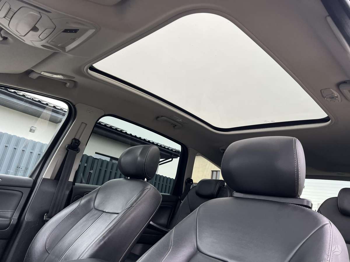 Ford S-MAX 2014 — photo 12