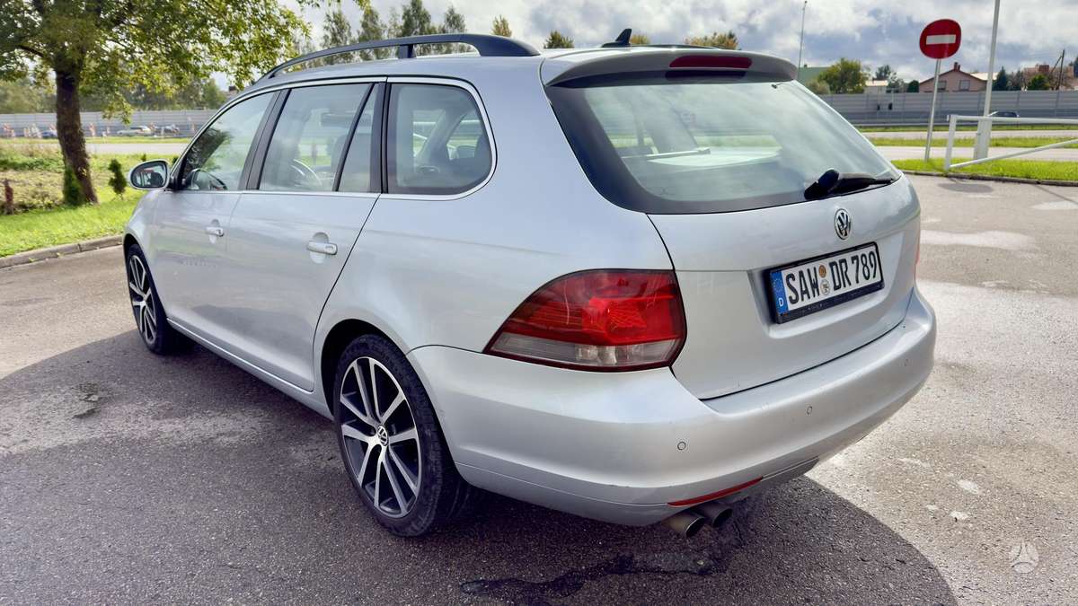 Volkswagen Golf 2011 — interior