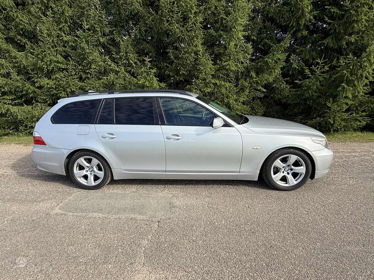 BMW 530 2007 — салон