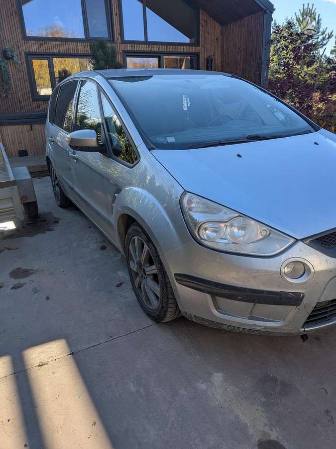Ford S-MAX 2006 — rear view