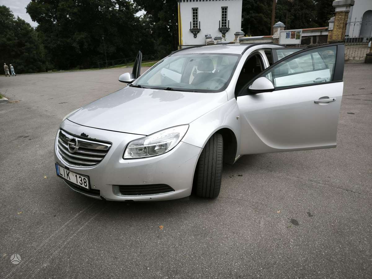 Opel Insignia 2010 — rear view