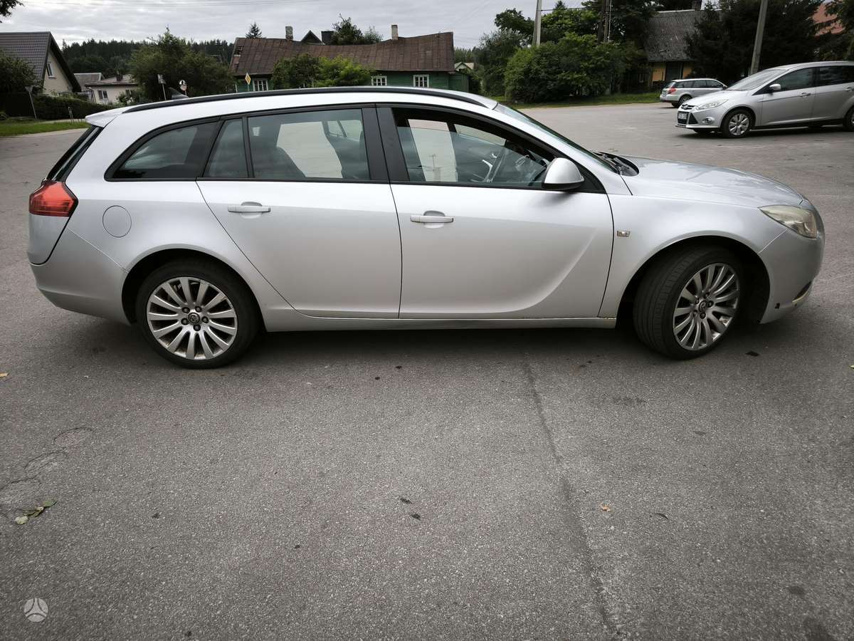 Opel Insignia 2010 — engine 1956 cm³, 110 HP (81kW)