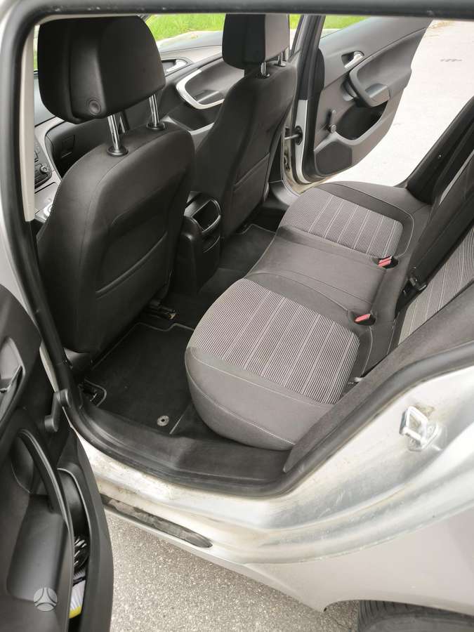 Opel Insignia 2010 — photo 8