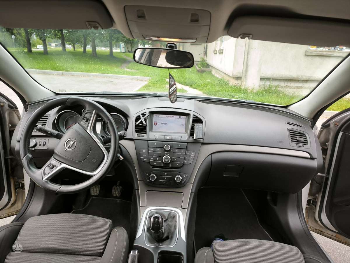 Opel Insignia 2010 — photo 9