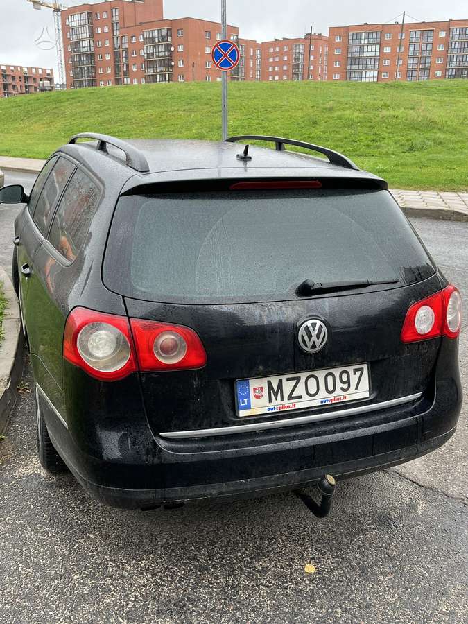 Volkswagen Passat 2006 — rear view