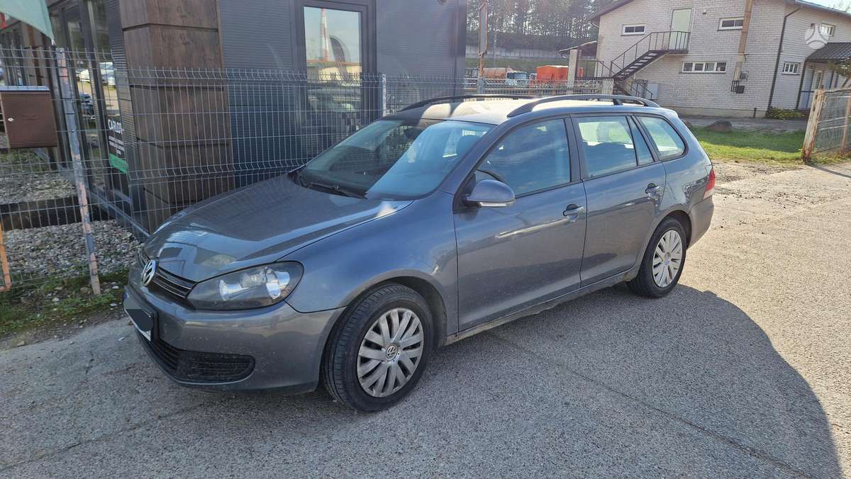 Volkswagen Golf 2010 — rear view