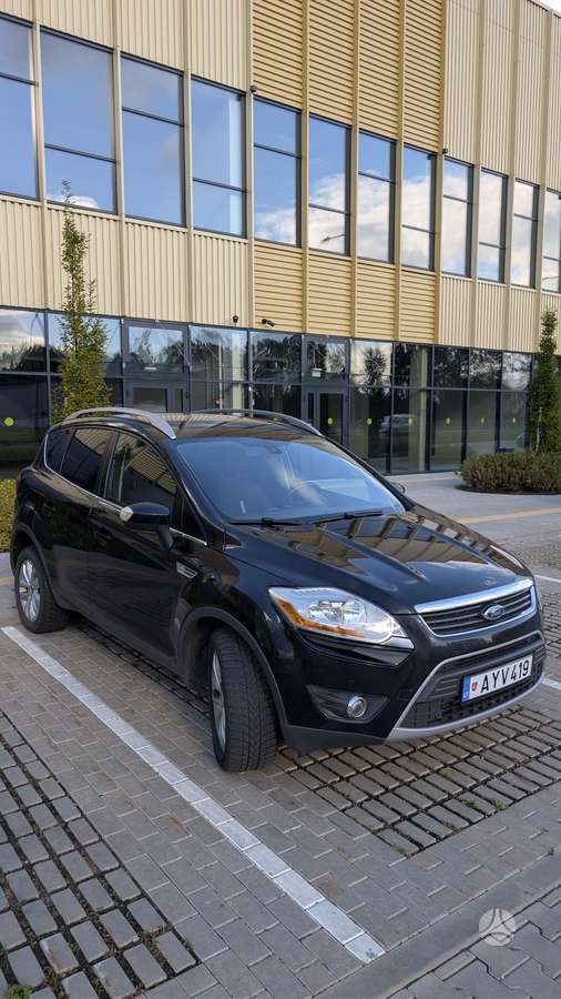 Ford Kuga 2011 — салон