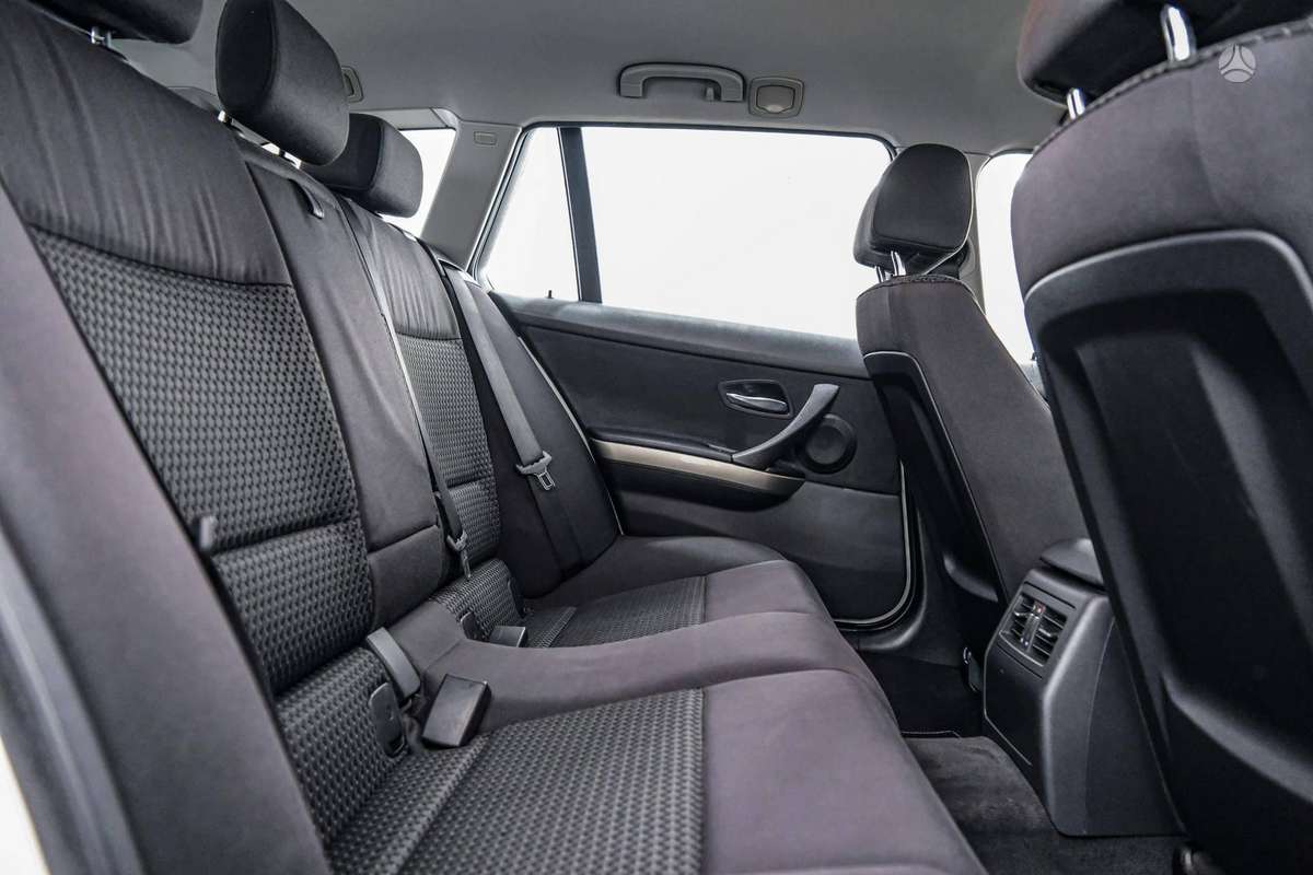 BMW 320 2011 — photo 10