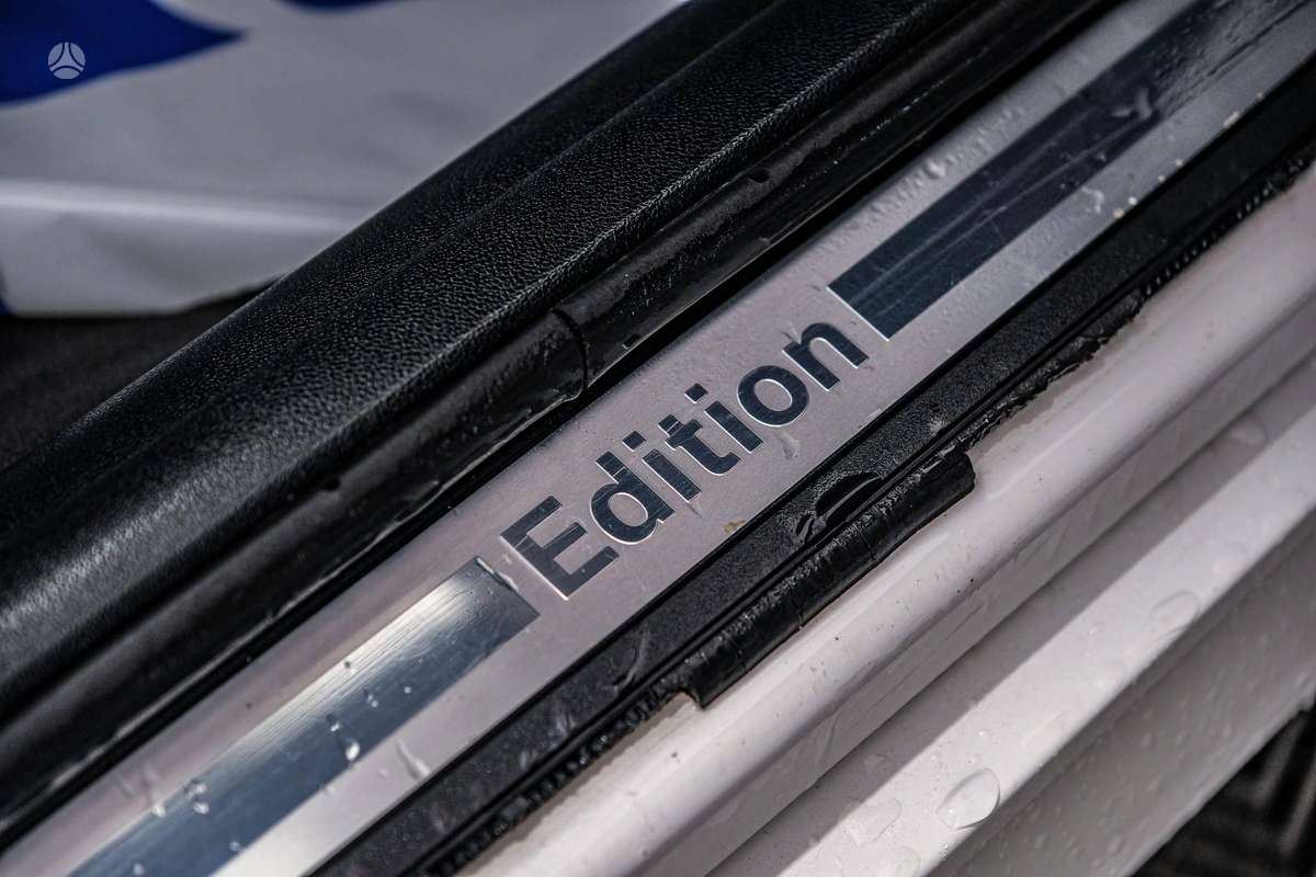 BMW 320 2011 — photo 13