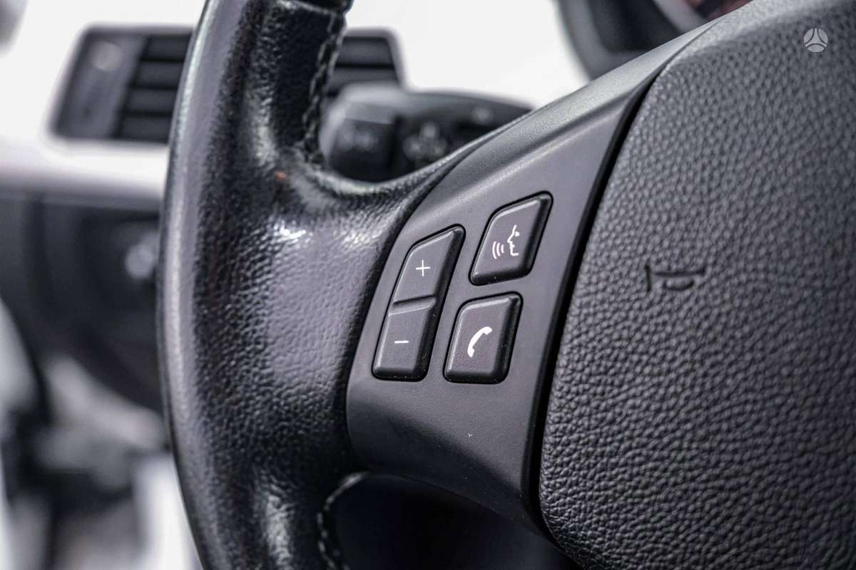 BMW 320 2011 — photo 14
