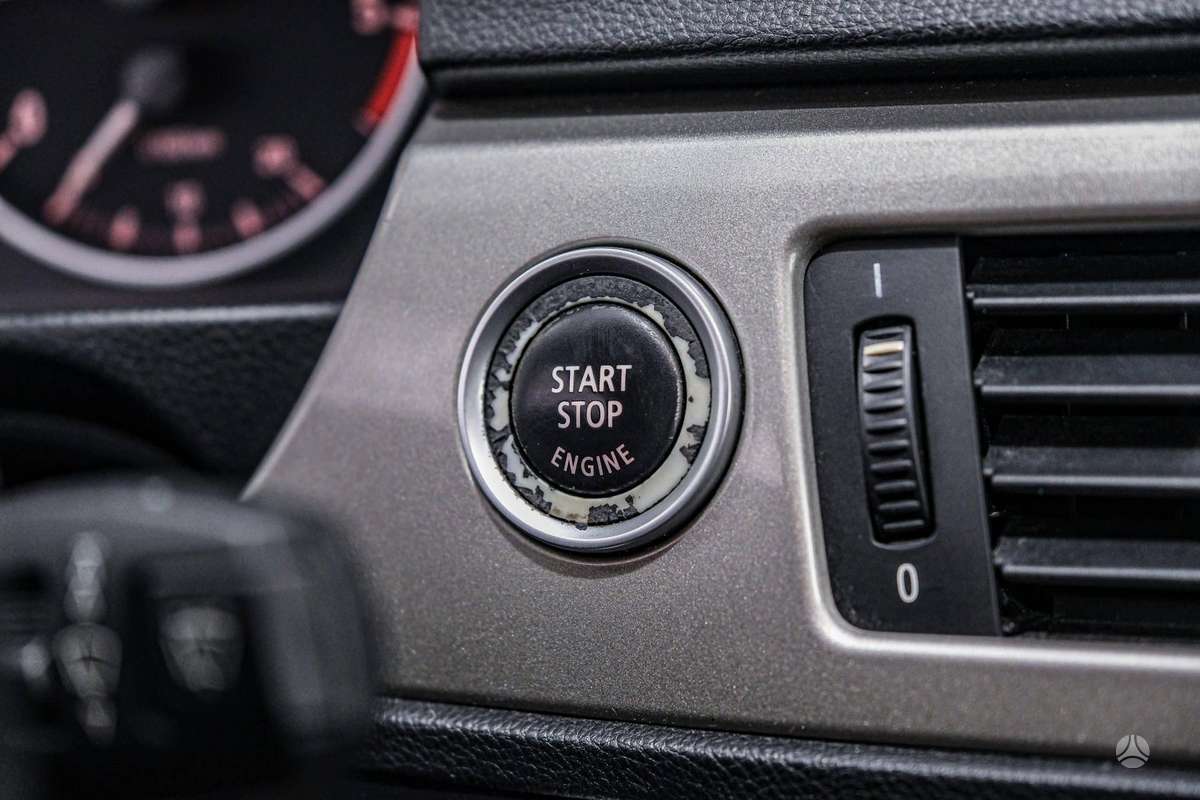 BMW 320 2011 — photo 16