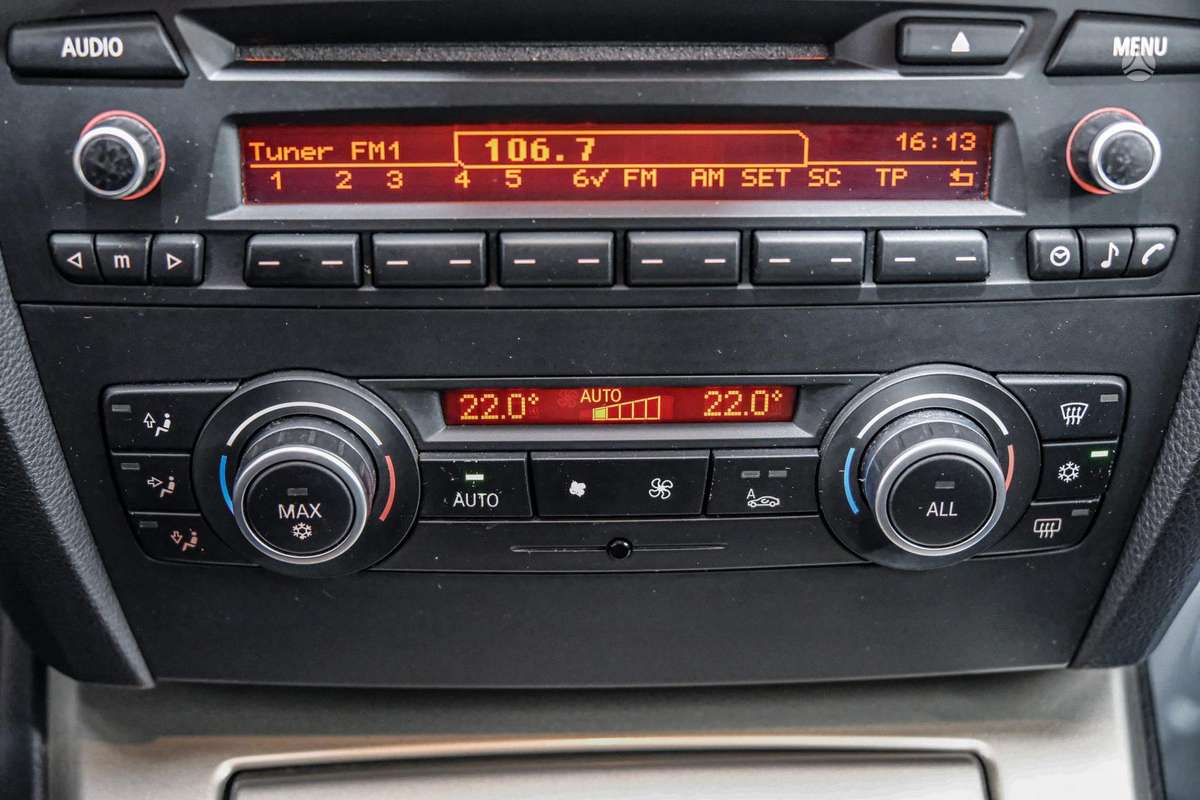 BMW 320 2011 — photo 17