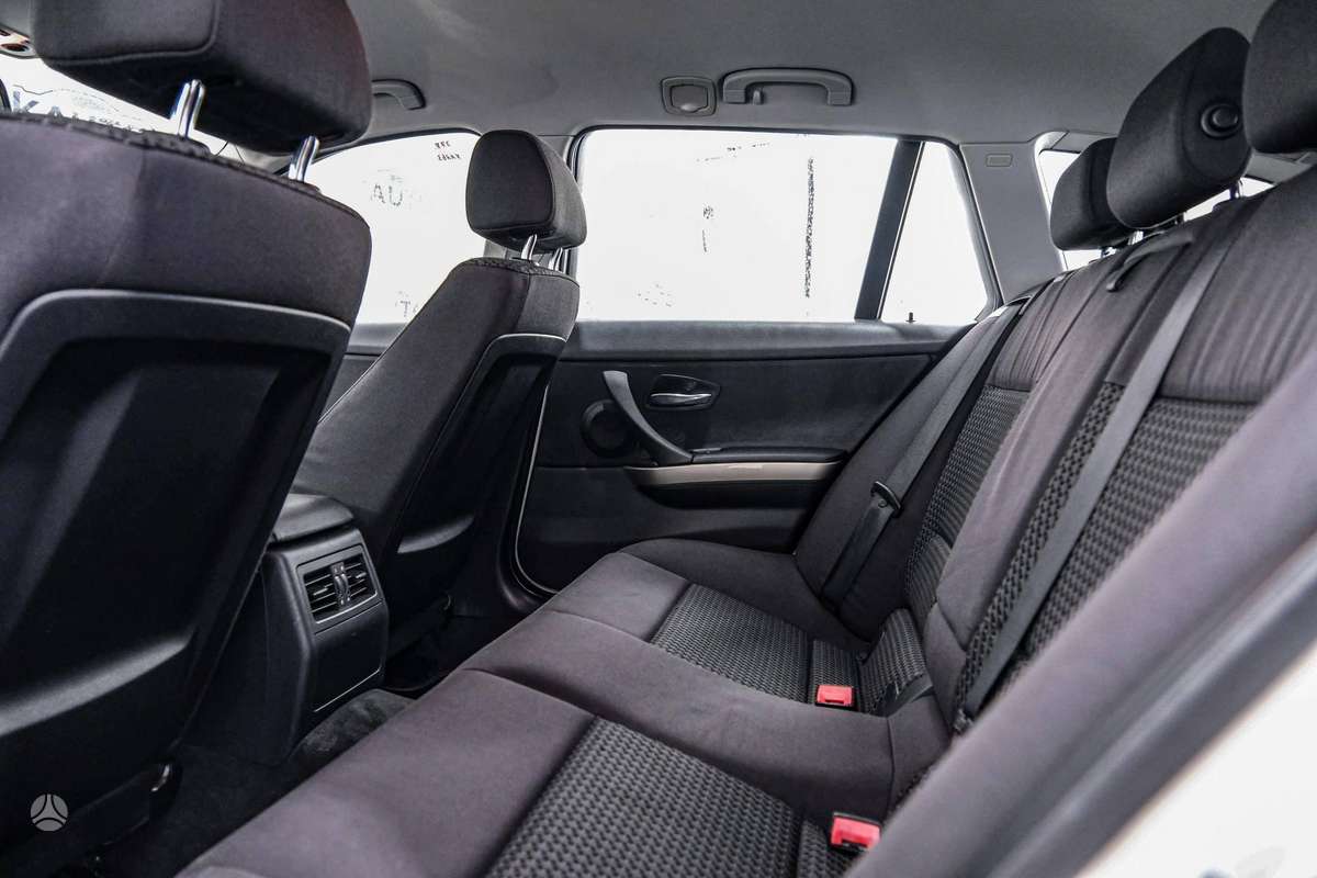 BMW 320 2011 — photo 9