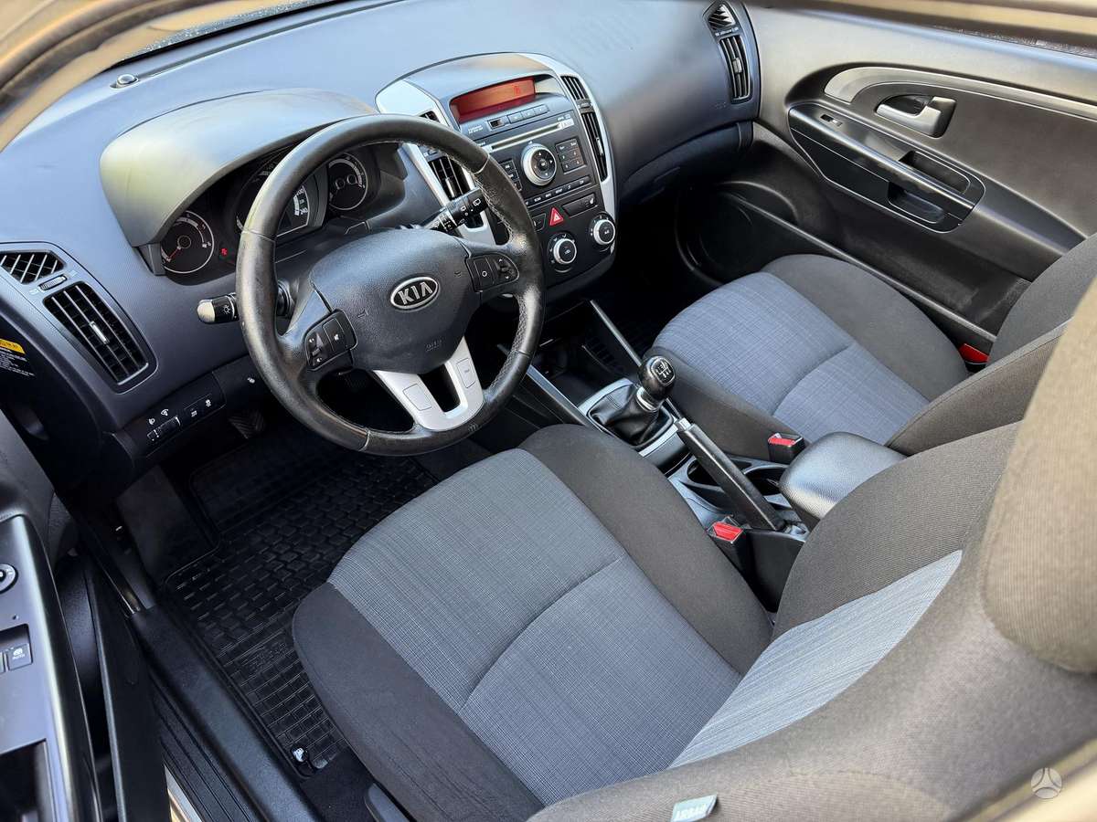 Kia Ceed 2010 — photo 16