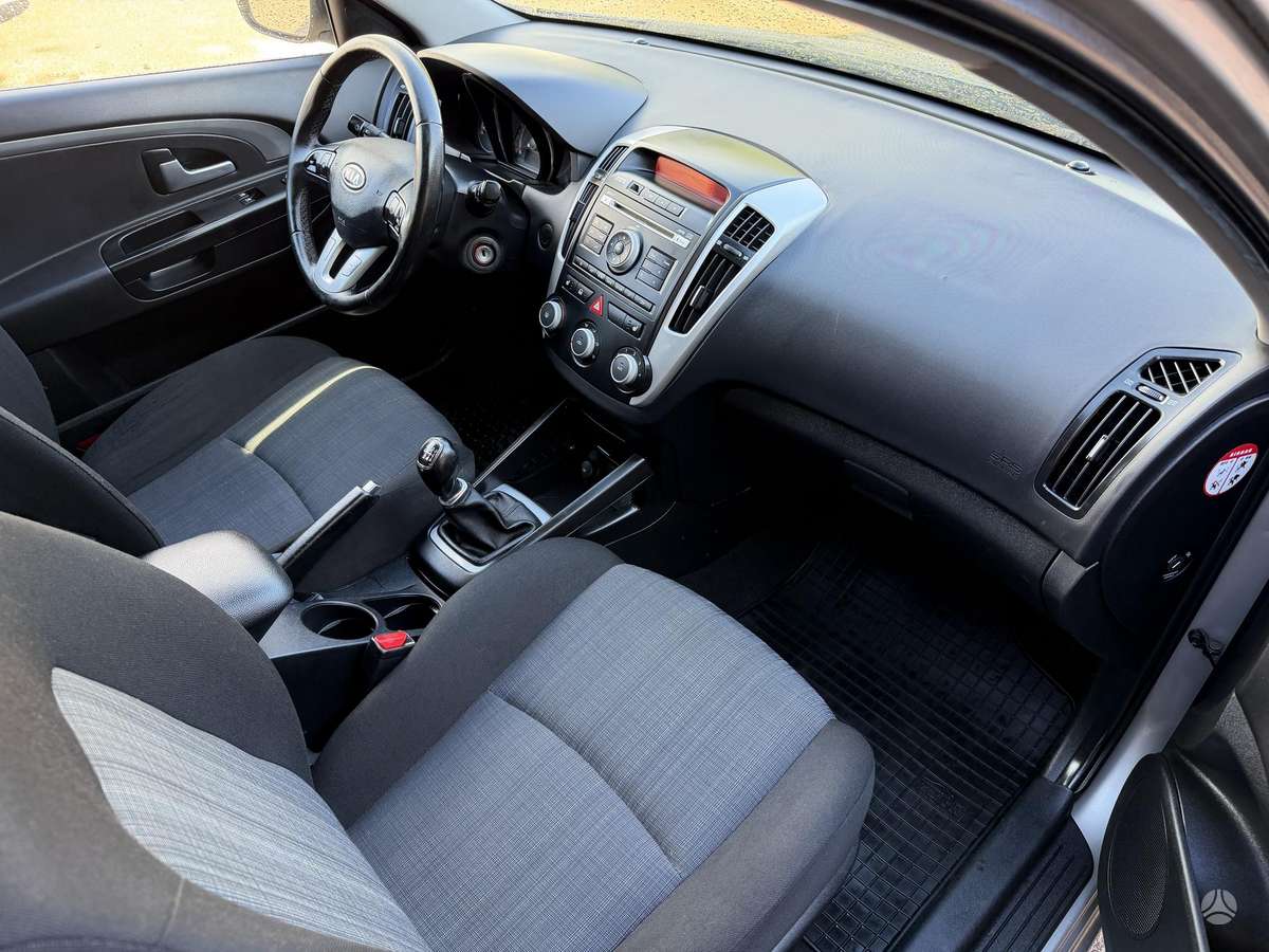 Kia Ceed 2010 — photo 17
