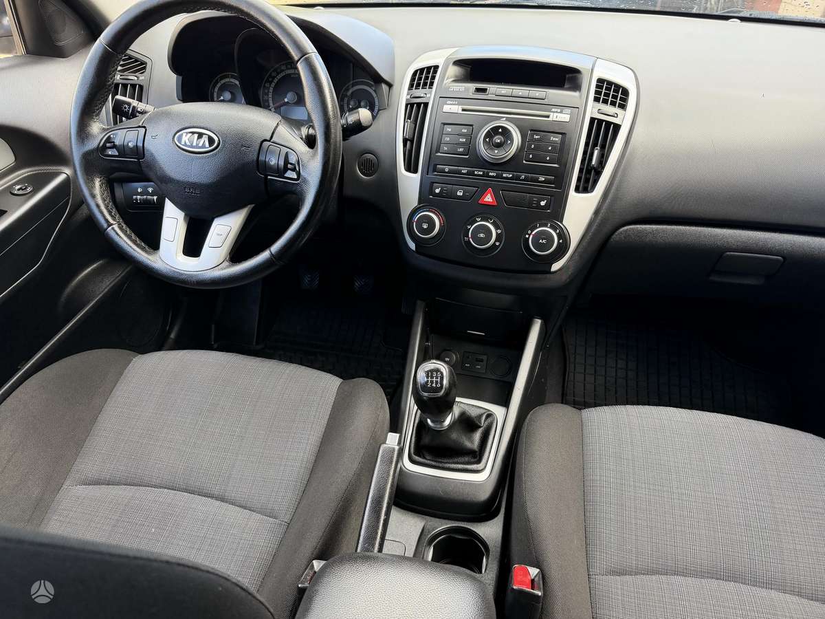 Kia Ceed 2010 — photo 18
