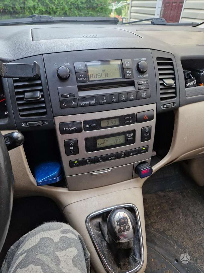 Toyota Corolla 2004 — rear view