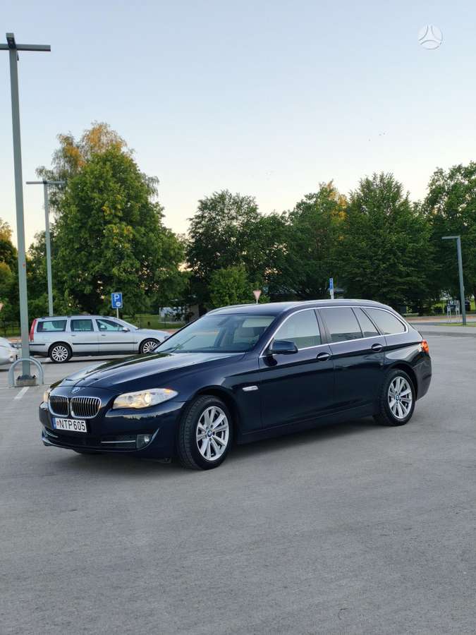 BMW 530 2012 — rear view