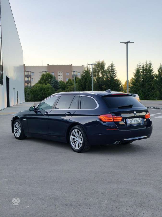 BMW 530 2012 — interior