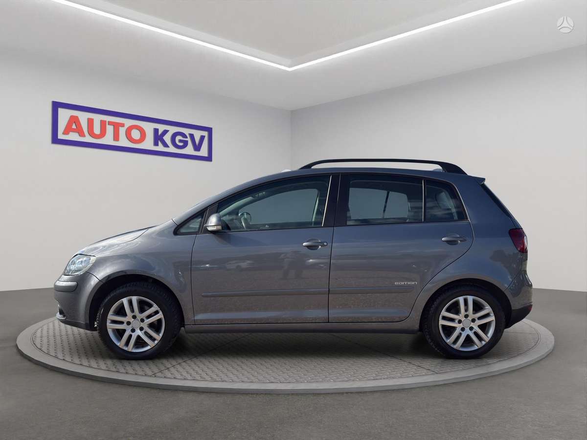 Volkswagen Golf 2008 — rear view