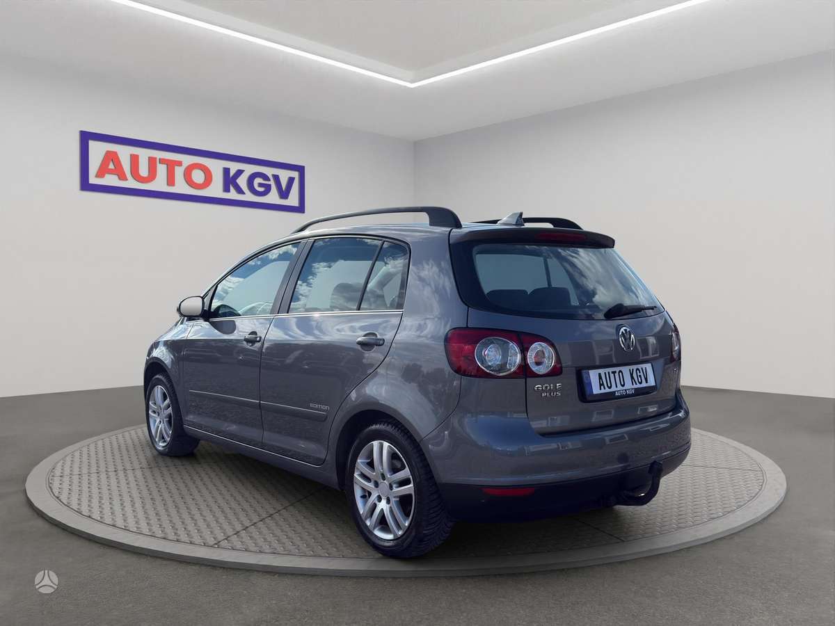 Volkswagen Golf 2008 — interior