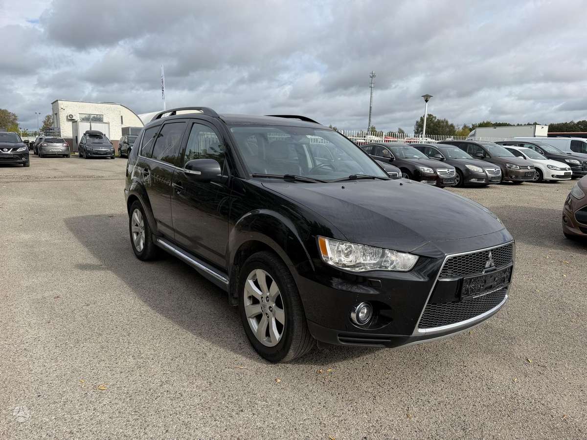 Mitsubishi Outlander 2011 — вигляд ззаду