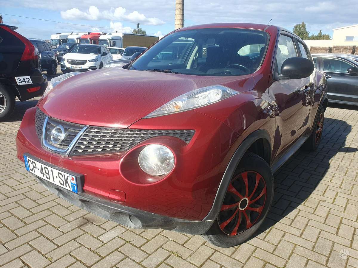 Nissan Juke 2013 — interior