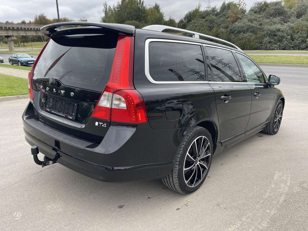 Volvo V70 2012 — photo 13