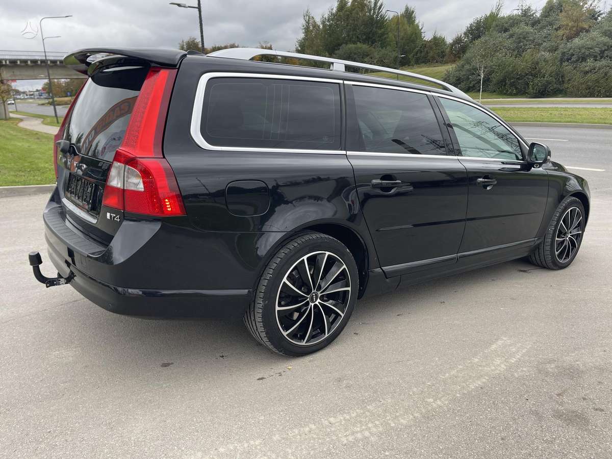 Volvo V70 2012 — photo 14