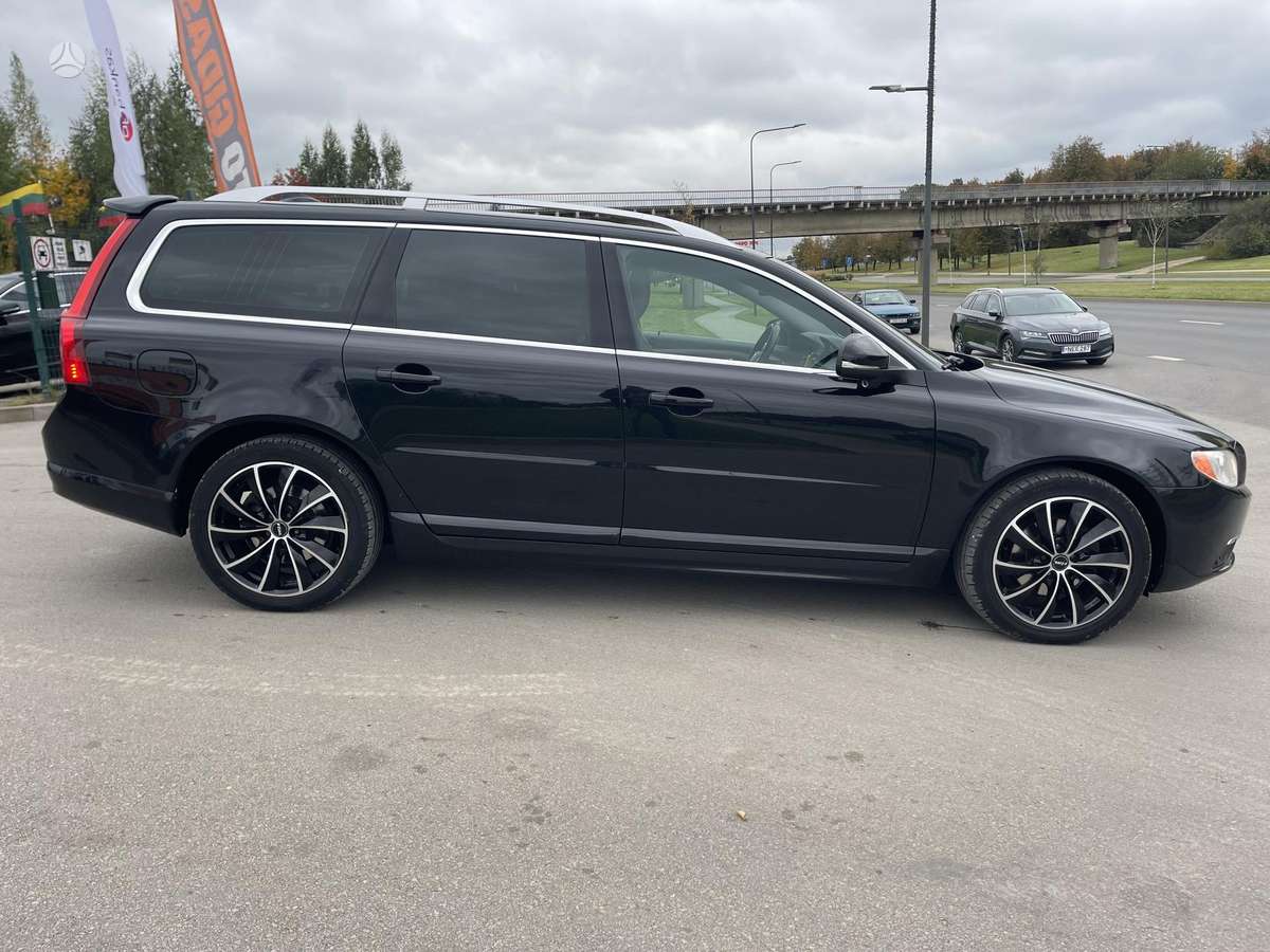 Volvo V70 2012 — photo 16